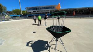 Ein Bild, das draußen, Gelände, Himmel, Spielplatz enthält. Automatisch generierte Beschreibung