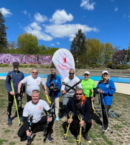 Ein Bild, das draußen, Himmel, Person, Kleidung enthält. Automatisch generierte Beschreibung