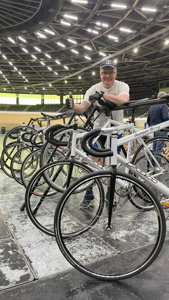 Ein Bild, das Rad, Fahrradreifen, Landfahrzeug, Reifen enthält.

Automatisch generierte Beschreibung
